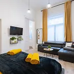 Holidays Operart Apartman