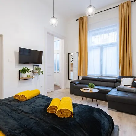 Holidays Operart Apartman