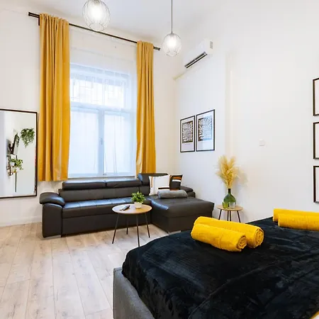 Holidays Operart Apartman *