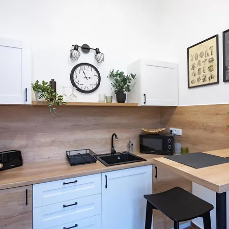 Holidays Operart Apartman