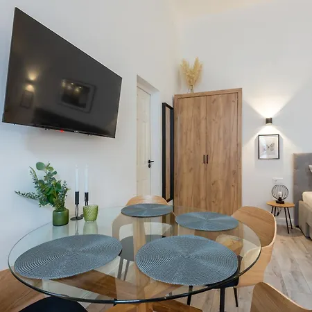 Holidays Operart Apartman *